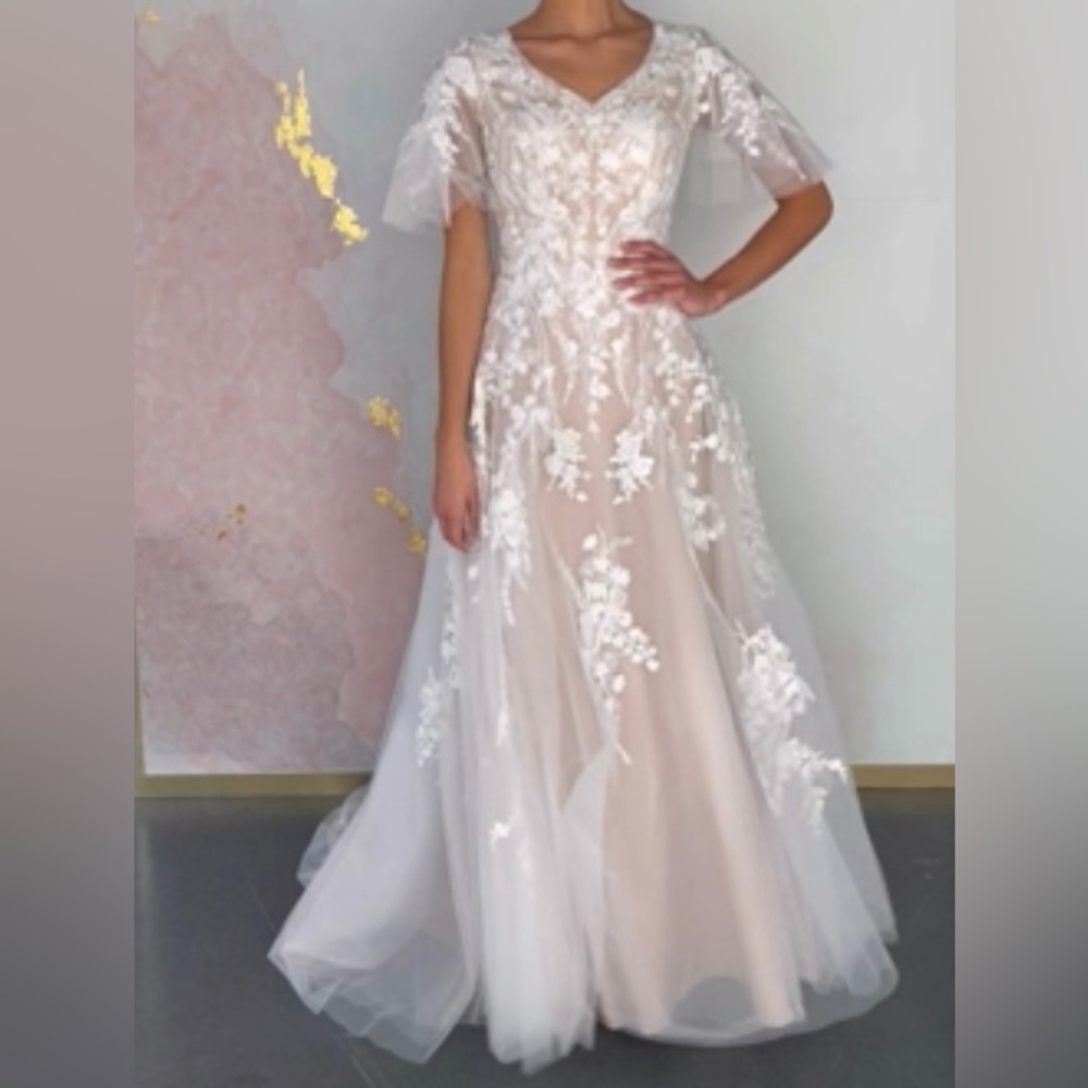 Latterdaybride Leddy Wedding Dress Mocha/Champ/Ivory size 24 Mint Condition.